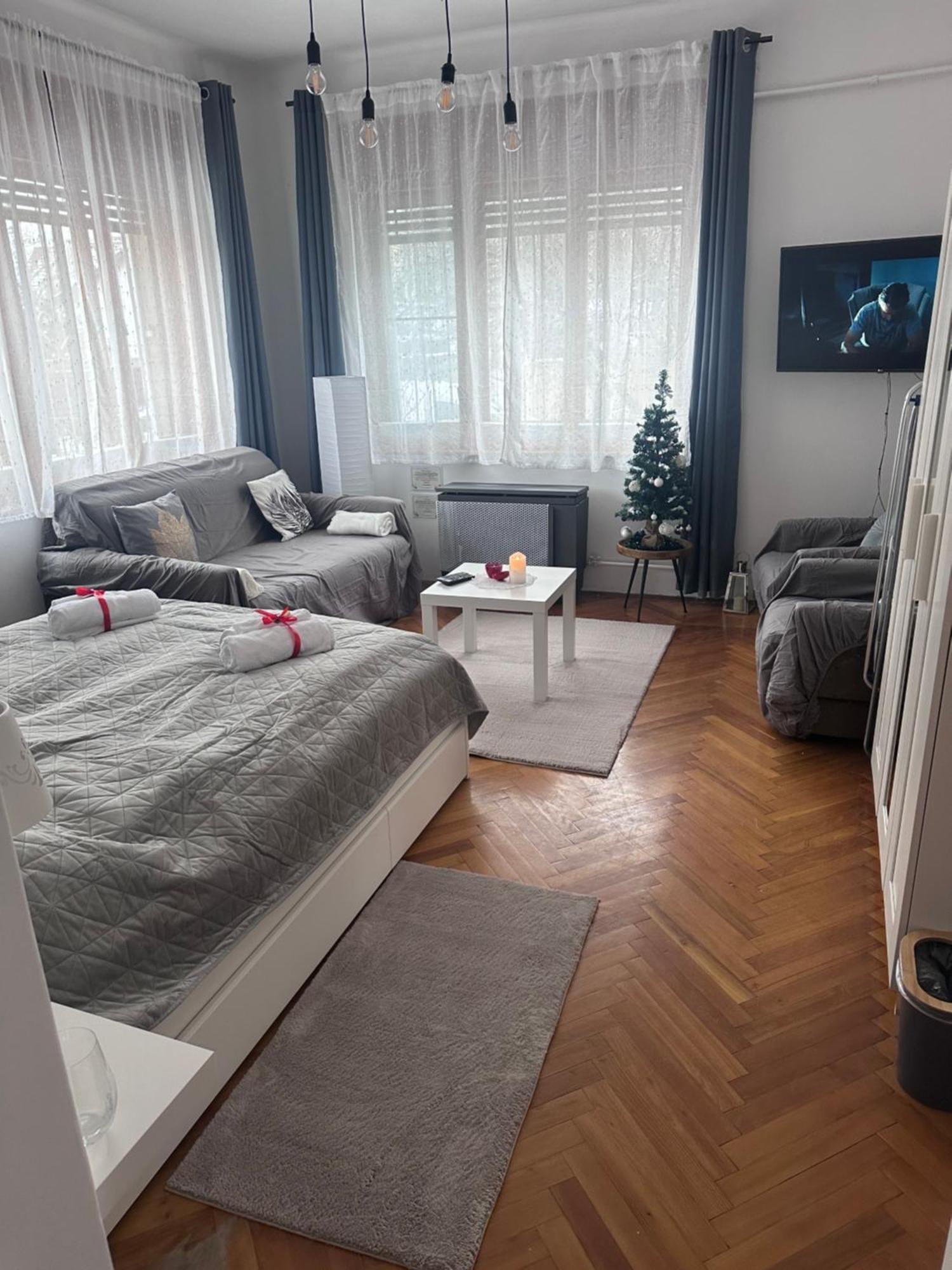 Rose Apartment